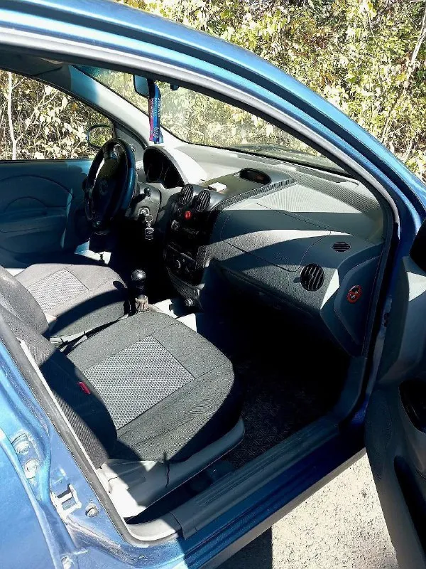 Продам шевроле авео 2005 года выпуска с двигателем 1,5, пробег 148 тыс, на механике, автомобиль в хорошем состоянии, как технически так и по кузову, вложений не требует. по комплектации есть всё необходимое, кондиционер, стеклоподъёмники. всё работает, как надо. один хозяин. цена 345 т. р. реальному покупателю торг. все вопросы по телефону +79493234404 дмитрий звонить после 15:00 - фотография - 6