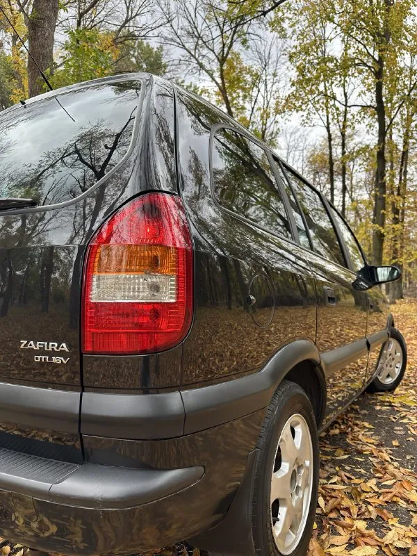 Продам opel zafira 🔥 год выпуска:2001🔥 пробег, км:300.000 🔥 модификация:2.0 tdi mt 🔥 тип двигателя:дизель🔥 коробка передач :механика 🔥 привод:передний🔥 тип кузова : минивэн🔥 koмплeктaция: edition 2000🔥 цвет: черный 🔥 по факту 1 хозяин. автомобиль был пригнан и с этого момента в одних руках, ездил дедушка. продажа от собственника. авто только выехала с полировки полного кузова. в продаже opel zafira в идеальном техническом и внешнем состоянием. автомобиль полностью в заводском окрасе. по машине много всего было сделано для себя, не для продажи. таких машин очень мало, вам нужно приехать и увидеть в живую. первый кто приедет сразу заберет её, уверяю вас. машина горит на глазах. двигатель -в идеальном состоянии, заводится с пол оборота, работает тихо, без каких-либо шумов. так же имеется видео, по просьбе отправлю для более лучшего осмотра авто. полное оформление авто, готовый пакет документов для постановки на учет. цена:499.999 тысяч возможен пригон по договоренности. возможен обмен. номер для связи:+79495752024 - фотография - 7