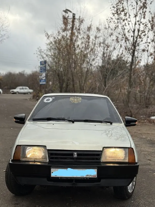 Продам ваз 21099 🔥 год выпуска:1999🔥 пробег, км:200.000 🔥 модификация:1.5мт 🔥 тип двигателя:бензин🔥 коробка передач :механика 🔥 привод:передний🔥 тип кузова : легковой седан🔥 koмплeктaция: comfort🔥 цвет:серебристый 🔥 в продаже ваз 21099 (инжектор) на полном ходу, закатана в пленку. установлены красивые диски. заменены передние и задние сиденья с лансера, очень удобные. поменян радиатор печки, печка дует, заменен антифриз и многое по мелочи. мотор в шикарном состоянии-работает хорошо, не троит, не дымит. кпп-все передачи включаются, без хрустов, ничего не выбивает. салон в хорошем состоянии, по электрике всё в рабочем состоянии. по документам (стс-птс-дкп) так же имеется видео, по просьбе отправлю для более лучшего осмотра авто. готов к выезду в любой сервис по вашему желанию. многое могу не описать. при встречу всё расскажу и покажу. цена:129.999 тысяч возможен пригон по договоренности. возможен обмен. номер для связи:+79495752024,если не в сети (телеграмм или ватсап по этому же номеру) - фотография - 2