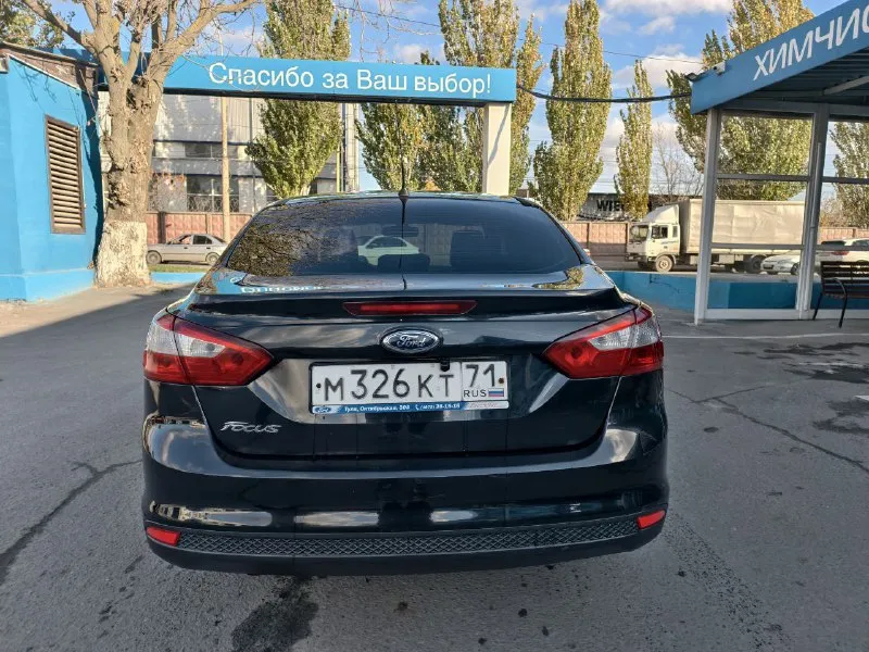 Ford focus 3, 2011 состояние идеальное 1.6, мкпп (не робот!). пробег 236тыс. (оригинал) ✅1 хозяин за все время ✅технически без нареканий ✅все стекла родные! ✅сигнализация с автозапуском ✅планшет с навигацией, carplay, android auto, блютуз! ✅не такси и не каршеринг! юридически чистый! автомобиль в изумительном состоянии для своих лет, коррозии нет. белоснежный в идеальном состоянии (не цокатит, как на других фокусах), коробка без нареканий, 5тыс назад замена полного комплекта сцепления. ходовая полностью обслужена, только поменял шаровые. цена: 780000р, торг могу присутствовать в мрэо. возможна продажа в кредит через автосалон. +7 949 577-13-21 +7 949 658-59-82 +7 989 502-37-77 📞 звоните: +7(949)5771321 - фотография - 5