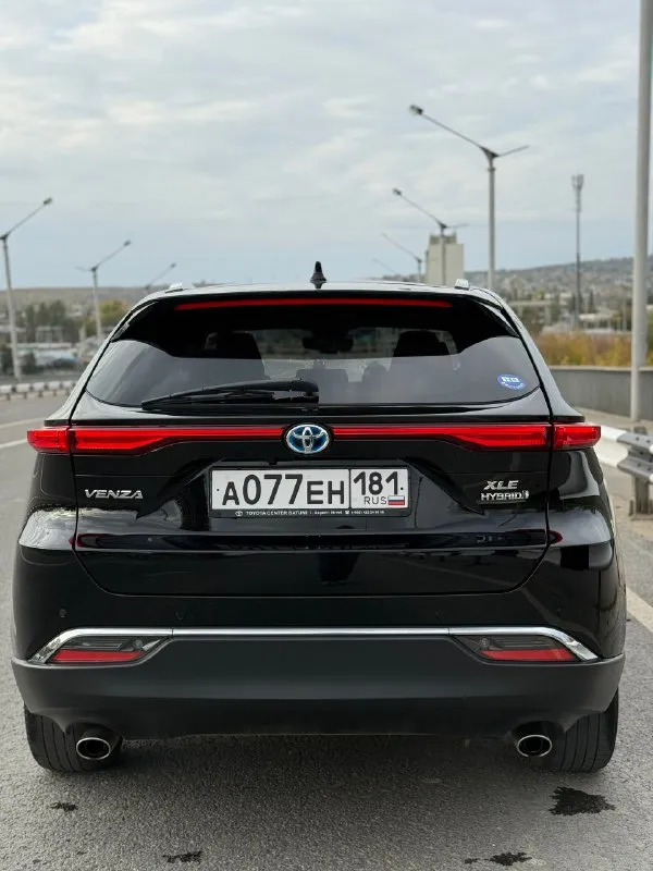 4🍋 предложение на 2 недели с 1 по 15 ноября!! 🚗 продаю личный автомобиль toyota venza xle, 2021 года выпуска. комплектация xle, один собственник(моя жена!). япония, не китай!!! в разы лучше rav4 и mazda cx-5!! полное переоформление на вас в мрэо! машина в идеальном состоянии, продажа в связи с покупкой авто класса выше. смотрите vin, таких машин-единицы🔥 все фото реальны, могу скинуть доп фото и видео с толщиномером! машина каждый день на ходу, масла и фильтра поменяны. если вы ищете семейное авто и ценители японского качества, то это то что вам нужно, машиной останетесь довольны. характеристики: •двигатель: 2.5 гибрид (222 л. с.) •привод: полный •расход топлива: 6–7 л/100 км дополнительно установлено: •полностью оклеена бронеплёнкой •сделана шумоизоляция •противотуманки + дополнительные ходовые огни •видеорегистратор •сигнализация pandora с автозапуском в комплекте: 2 ключа 2 комплекта колёс: • лето — bridgestone • зима — hankook обмена нет. машин с таким vin просто нет на рынке, л 📞 звоните: +7(959)5089326 - фотография - 5