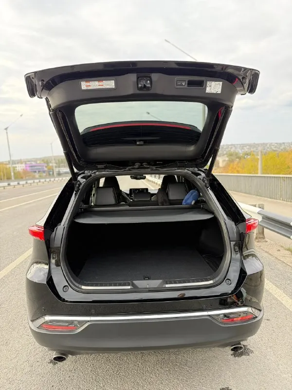 4🍋 предложение на 2 недели с 1 по 15 ноября!! 🚗 продаю личный автомобиль toyota venza xle, 2021 года выпуска. комплектация xle, один собственник(моя жена!). япония, не китай!!! в разы лучше rav4 и mazda cx-5!! полное переоформление на вас в мрэо! машина в идеальном состоянии, продажа в связи с покупкой авто класса выше. смотрите vin, таких машин-единицы🔥 все фото реальны, могу скинуть доп фото и видео с толщиномером! машина каждый день на ходу, масла и фильтра поменяны. если вы ищете семейное авто и ценители японского качества, то это то что вам нужно, машиной останетесь довольны. характеристики: •двигатель: 2.5 гибрид (222 л. с.) •привод: полный •расход топлива: 6–7 л/100 км дополнительно установлено: •полностью оклеена бронеплёнкой •сделана шумоизоляция •противотуманки + дополнительные ходовые огни •видеорегистратор •сигнализация pandora с автозапуском в комплекте: 2 ключа 2 комплекта колёс: • лето — bridgestone • зима — hankook обмена нет. машин с таким vin просто нет на рынке, л 📞 звоните: +7(959)5089326 - фотография - 9