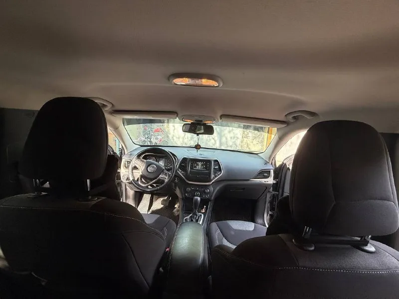 В продаже jeep cherokee kl 2014 года выпуска двигатель 2.4л бензин пробег 195.000 км трансмиссия:автомат(9 ступенчатый zf) привод: 2wd во владении 3 года технически в отличном состоянии. залито новое масло (ravenol 0w-20). стоят дорогие би-лед модули. ходовая полностью обслужена(новые стойки стабилизатора и шаровые) новые колодки. в подарок отдам фильтра для следующего то вся безопасность родная, подушки не срабатывали(1c4pjlcb9ew293024) подводных камней нет, смотрите вин. продажа от собственника! +79496476469 цена 1550000 рублей торг реальному покупателю 📞 звоните: +7(949)6476469 - фотография - 9