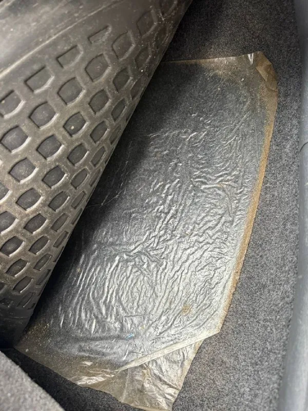 Zaz chance ( chevrolet ланос) 2010г 1.5 литра (двс опель) родной пробег 95 тыс км один единственный собственник с автосалона (птс оригинал одна запись) без единого дтп. весь автомобиль в родном окрасе ! все стекла, включая лобовое заводские. без рыжиков и коррозии. технически на отлично, мотор шепчет. солон состояние нового! даже на палах целлофан заводской сохранился. документально чистая, любой вид оформления. цена 345 тыс торг +79496167066 📲 tg: @djdjv12 📞 звоните: +7(949)6167066 - фотография - 10