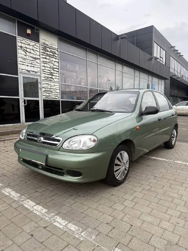 Zaz chance ( chevrolet ланос) 2010г 1.5 литра (двс опель) родной пробег 95 тыс км один единственный собственник с автосалона (птс оригинал одна запись) без единого дтп. весь автомобиль в родном окрасе ! все стекла, включая лобовое заводские. без рыжиков и коррозии. технически на отлично, мотор шепчет. солон состояние нового! даже на палах целлофан заводской сохранился. документально чистая, любой вид оформления. цена 345 тыс торг +79496167066 📲 tg: @djdjv12 📞 звоните: +7(949)6167066 - фотография - 3