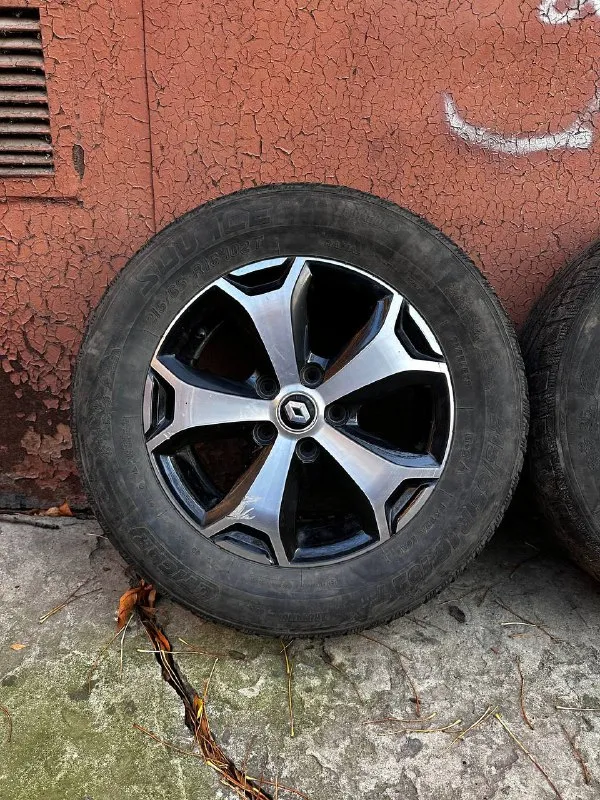 Продам: диски r-16 (5x114.3‼️) для duster, kaptur, arkana, terrano, x-trail, qasqai и т. д цена: 25.000 руб (цена за комплект - 4 шт) ✅ оригинальные диски - renault характеристики - r16, j6.5, et-50, цо-66.1, 5х114.3❗ ✅ состояние: без следов сварки, присутствуют не значительные царапины, на фото видно❗ достались с автомобилем, стояли на дастере 2018 года, подходят и на другие авто. 📍осмотр в г. дoнецк, калининский р-н. 📞звоните: +7 949-577-25-85 - фотография - 3
