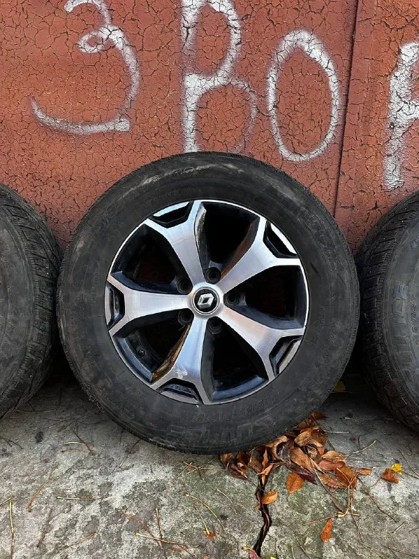 Продам: диски r-16 (5x114.3‼️) для duster, kaptur, arkana, terrano, x-trail, qasqai и т. д цена: 25.000 руб (цена за комплект - 4 шт) ✅ оригинальные диски - renault характеристики - r16, j6.5, et-50, цо-66.1, 5х114.3❗ ✅ состояние: без следов сварки, присутствуют не значительные царапины, на фото видно❗ достались с автомобилем, стояли на дастере 2018 года, подходят и на другие авто. 📍осмотр в г. дoнецк, калининский р-н. 📞звоните: +7 949-577-25-85 - фотография - 4