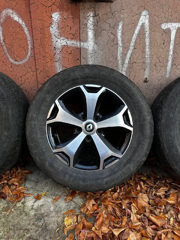 Продам: диски r-16 (5x114.3‼️) для duster, kaptur, arkana, terrano, x-trail, qasqai и т. д цена: 25.000 руб (цена за комплект - 4 шт) ✅ оригинальные диски - renault характеристики - r16, j6.5, et-50, цо-66.1, 5х114.3❗ ✅ состояние: без следов сварки, присутствуют не значительные царапины, на фото видно❗ достались с автомобилем, стояли на дастере 2018 года, подходят и на другие авто. 📍осмотр в г. дoнецк, калининский р-н. 📞звоните: +7 949-577-25-85 - фотография - 5