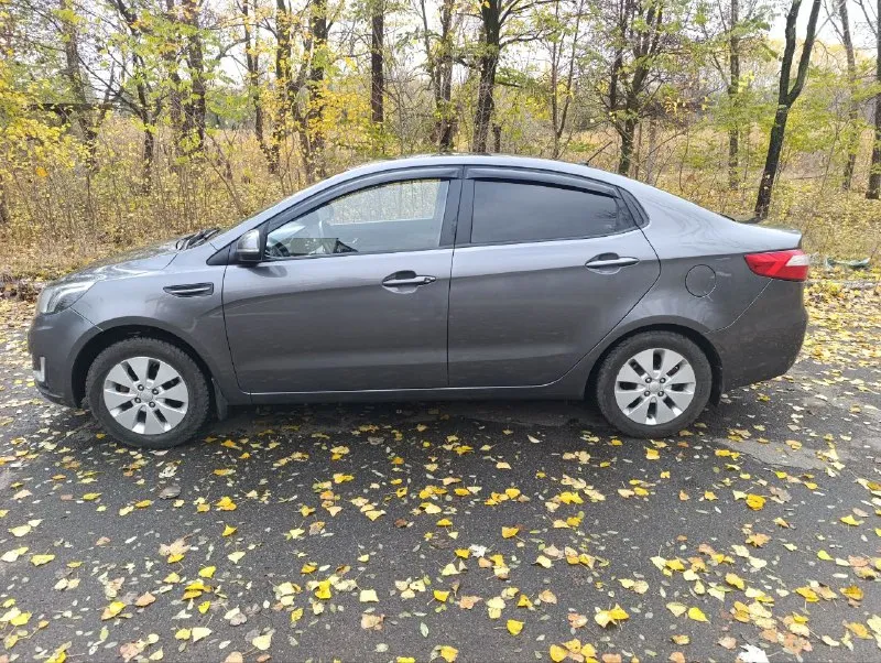 Продам киа рио 3. автомобиль в отличном состоянии. 2013год.212000 пробег. мотор 1.6, механика. гбо евро 4 новое. сигнализация starline с автозапуском, обратной связью и т. д. парктроники. все подогревы :(руль, заднее, лобовое, зеркала, сиденья). климат контроль. магнитола teyes cc3, хорошая музыка. я собственник. г. горловка. цена 950 тысяч. +79493155013 - фотография - 6