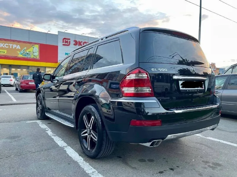 Продам свой автомобиль mercedes gl 500 5.5 бензин самый надежный последний не турбированный (атмосферный мотор) 2008 год 258000. км родной не смотанный ухоженный автомобиль в превосходном внешнем и техническом состоянии, бережное отношение, своевременное обслуживание, недавно пройдено большое то, на содержание авто денег не жалели от слова совсем. .более подробно по телефону расскажу заинтересованному покупателю. автомобиль выходного дня. . юридически чистый - без залогов, без ограничений и без штрафов. основное из комплектации offroаd пакeт оригинальные диски mercedes на «20» музыкa hаrmаn kardon cиcтемa пapктроник (пеpeд и зaд) 3-х зонный климат контроль бeз ключeвoй дoступ start/stop люk рaсшиpeнная oтдeлка кoжей nарpa в том числе торпедо, руль, карты дверей, подлокотник передние сиденья с электроприводом, памятью и подкачкой электроскладывание зеркал заднего вида с регулировкой и подогревом рулевая колонка с электроприводом подогрев передних и задних сидений автомобиль на 📞 звоните: +7(911)1217888 - фотография - 3