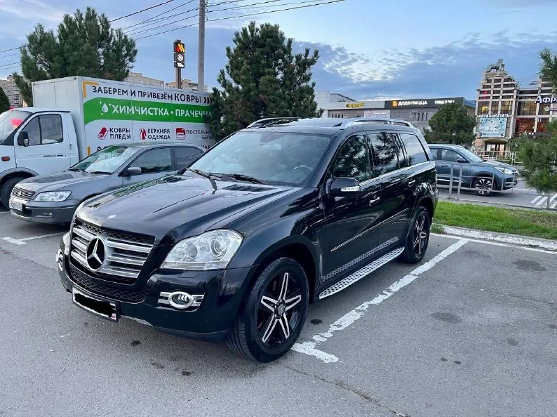 Продам свой автомобиль mercedes gl 500 5.5 бензин самый надежный последний не турбированный (атмосферный мотор) 2008 год 258000. км родной не смотанный ухоженный автомобиль в превосходном внешнем и техническом состоянии, бережное отношение, своевременное обслуживание, недавно пройдено большое то, на содержание авто денег не жалели от слова совсем. .более подробно по телефону расскажу заинтересованному покупателю. автомобиль выходного дня. . юридически чистый - без залогов, без ограничений и без штрафов. основное из комплектации offroаd пакeт оригинальные диски mercedes на «20» музыкa hаrmаn kardon cиcтемa пapктроник (пеpeд и зaд) 3-х зонный климат контроль бeз ключeвoй дoступ start/stop люk рaсшиpeнная oтдeлка кoжей nарpa в том числе торпедо, руль, карты дверей, подлокотник передние сиденья с электроприводом, памятью и подкачкой электроскладывание зеркал заднего вида с регулировкой и подогревом рулевая колонка с электроприводом подогрев передних и задних сидений автомобиль на 📞 звоните: +7(911)1217888 - фотография - 6