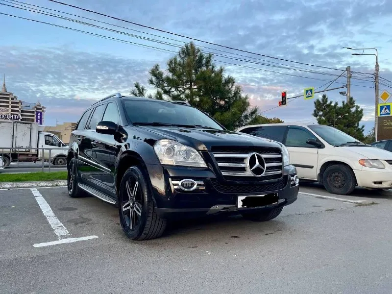 Продам свой автомобиль mercedes gl 500 5.5 бензин самый надежный последний не турбированный (атмосферный мотор) 2008 год 258000. км родной не смотанный ухоженный автомобиль в превосходном внешнем и техническом состоянии, бережное отношение, своевременное обслуживание, недавно пройдено большое то, на содержание авто денег не жалели от слова совсем. .более подробно по телефону расскажу заинтересованному покупателю. автомобиль выходного дня. . юридически чистый - без залогов, без ограничений и без штрафов. основное из комплектации offroаd пакeт оригинальные диски mercedes на «20» музыкa hаrmаn kardon cиcтемa пapктроник (пеpeд и зaд) 3-х зонный климат контроль бeз ключeвoй дoступ start/stop люk рaсшиpeнная oтдeлка кoжей nарpa в том числе торпедо, руль, карты дверей, подлокотник передние сиденья с электроприводом, памятью и подкачкой электроскладывание зеркал заднего вида с регулировкой и подогревом рулевая колонка с электроприводом подогрев передних и задних сидений автомобиль на 📞 звоните: +7(911)1217888 - фотография - 8