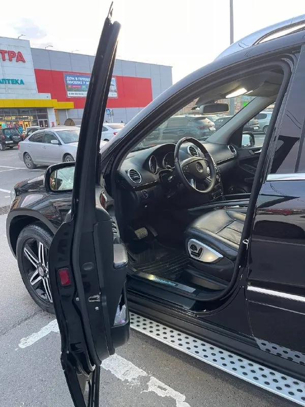 Продам свой автомобиль mercedes gl 500 5.5 бензин самый надежный последний не турбированный (атмосферный мотор) 2008 год 258000. км родной не смотанный ухоженный автомобиль в превосходном внешнем и техническом состоянии, бережное отношение, своевременное обслуживание, недавно пройдено большое то, на содержание авто денег не жалели от слова совсем. .более подробно по телефону расскажу заинтересованному покупателю. автомобиль выходного дня. . юридически чистый - без залогов, без ограничений и без штрафов. основное из комплектации offroаd пакeт оригинальные диски mercedes на «20» музыкa hаrmаn kardon cиcтемa пapктроник (пеpeд и зaд) 3-х зонный климат контроль бeз ключeвoй дoступ start/stop люk рaсшиpeнная oтдeлка кoжей nарpa в том числе торпедо, руль, карты дверей, подлокотник передние сиденья с электроприводом, памятью и подкачкой электроскладывание зеркал заднего вида с регулировкой и подогревом рулевая колонка с электроприводом подогрев передних и задних сидений автомобиль на 📞 звоните: +7(911)1217888 - фотография - 9