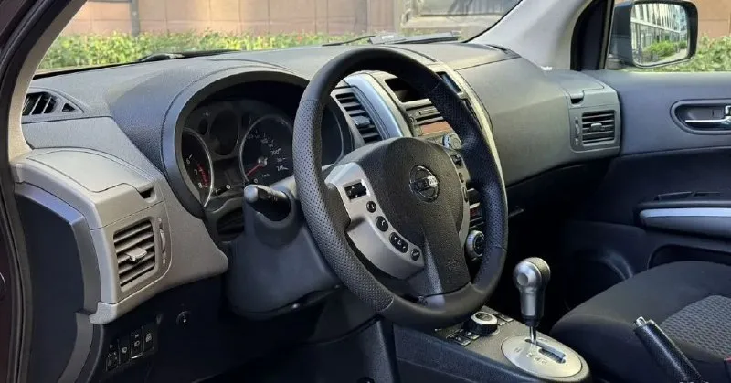 Nissan x-trail 2008 2.5 пробег- 258.000 км. кпп- автомат. полный привод птс- оригинал. 3 ключа. мотор полностью обслужен - запотевания устранены, новые катушки, свечи, масло с фильтром! кпп- также обслужена, новый радиатор охлаждения, трубки, масло с фильтром. кузов весь в родном окрасе за исключением задней левой двери и арки ( была притëртость). пороги, дно, низа дверей, арки - всё целое, заводское! в машине есть всё: мультируль, климат контроль, круиз контроль, доп. свет на крыше штатный, омыватель фар, датчик дождя, датчик света, эл. стекла и зеркала, подогрев сидений, птф, штатная магнитола и т. д. ходовая часть собранная - не гремит, не стучит ( новые шаровые, стойки стабилизатора, сайлентблоки). кардан отбалансирован, крестовины новые! салон ухоженный. юридически чистый! цена: 920.000 руб. тел: +79496462713 - фотография - 9