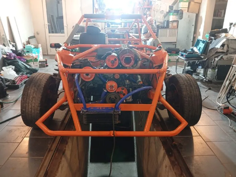 Продам комплект на форд. в комплекте двигатель 2.0 онс. свежесобранный, после сборки пара выездов. залит мотюль 5в40. коллектор впуск инжектор с ваз 56мм дросселем +фильтр ноль. выпуск со штанами в термоленте. маховик лёгкий с 215мм свежим сцеплением. эбу январь 5.1 прошитый. коса проводки со всеми датчиками. кастом шкив кв под январь и кронштейн под датчик кв. генератор, стартер, коробка 4ст. и другие мелочи для установки. все детали новые. стоит на багги можно запустить, проверить, прокатиться. цена комплекта 80т. р. без торга. продам только комплектом. продаю в связи с переходом на другой мотор. макеевка +79493392846 📞 звоните: +7(949)3392846 - фотография - 2