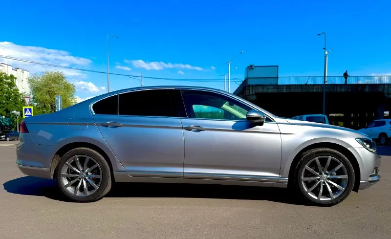 В продаже volkswagen passat b8 🔥🔥🔥 (европеец)
Год 2017
Highline ✅ 1.8t
130Т пробега.
-Подогревы сидений
-Руля -зеркал
-Лобового стекла -заднего стекло
-Трехзонный климат
Oled-экран виртуальная приборная панель,
-Электронный стояночный тормоз
Авто затемнение зеркал салон кожа + алькантара.
Адаптивные лед фары, автоторможение, функция багажника открывания с ноги (easy open) электро-багажник
Обслужен весь, все жидкости, масло в кпп, жидкость в мехатронике, колодки в круг.
Новые свечи
Новые колодки сзади
Масла двигателя
Фильтра везде
2 Ключа
Любые проверки
Полноразмерное запасное колесо.
Авто в отличном состоянии 🔥
Документы в полном порядке ✅
Регистратор спереди сзади с функцией слежения на парковке
Цена 2.200.000р
Кредит/обмен есть возможность при посредничестве
Осмотр г. Луганск
89591917917 Илья
👤
📞 Звоните: +7(959)1917917 - фотография - 4