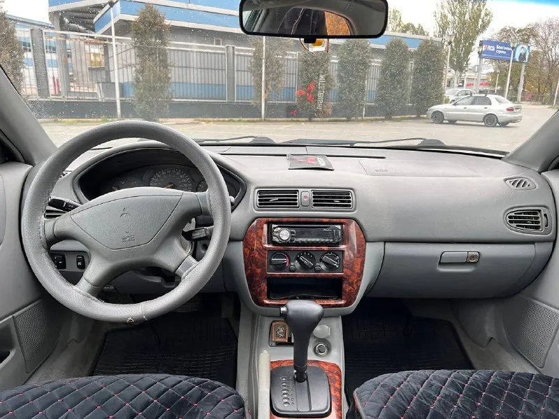 Продам mitsubishi galant 8 (рестайлинг) 2001 г. в. 2.4 ат не gdi пробег 200000 миль двигатель 2,4 литра, работает ровно, без нареканий, коробка автомат дно в норме, все стаканы целые, пороги на месте. по кузову есть возрастные недостатки, авто не новое 4 стеклоподъёмника, абс, кондиционер, кожаные сидения, хорошая музыка, установлены led линзы, люк, практически новая резина во владении 2 года, до меня была 10 лет в одних руках переоформление без проблем, штрафов и ограничений нет. на автомобиле езжу каждый день, ни разу не подводил машина находится в г. донецк контакты: +79493347150 цена: 390 000₽ + торг 📲 tg: @lilmone_0 📞 звоните: +7(949)3347150 - фотография - 10