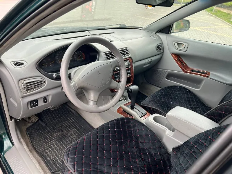 Продам mitsubishi galant 8 (рестайлинг) 2001 г. в. 2.4 ат не gdi пробег 200000 миль двигатель 2,4 литра, работает ровно, без нареканий, коробка автомат дно в норме, все стаканы целые, пороги на месте. по кузову есть возрастные недостатки, авто не новое 4 стеклоподъёмника, абс, кондиционер, кожаные сидения, хорошая музыка, установлены led линзы, люк, практически новая резина во владении 2 года, до меня была 10 лет в одних руках переоформление без проблем, штрафов и ограничений нет. на автомобиле езжу каждый день, ни разу не подводил машина находится в г. донецк контакты: +79493347150 цена: 390 000₽ + торг 📲 tg: @lilmone_0 📞 звоните: +7(949)3347150 - фотография - 8