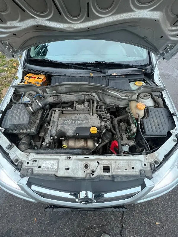 Отличный opel corsa 1.2 2006 года — надежный и экономичный городской автомобиль! продается проверенный временем автомобиль с простым и удобным двигателем объемом 1.2 литра, идеально подходит для ежедневных поездок и городских условий. машина в хорошем техническом состоянии, своевременно обслуживалась, есть все необходимые документы. основные характеристики: - год выпуска: 2006 - объем двигателя: 1.2 л, бензин - коробка передач:робот - пробег:114000км(растёт) плюсы: - экономичный расход топлива - просторный салон для своего класса - надежная и маневренная - регулярное обслуживание -цена:450.000₽ дополнительная информация: -идеальный вариант для начинающего водителя, компактный, простой и недорогой в обслуживании автомобиль - вложений не требует -два комплекта колес, зима, лето -вся в родном окрасе - в хорошем состоянии для своего возраста, всю жизнь в одной семье! готов на тест-драйв и осмотр, макеевка! звоните по телефону +79493419646 тг:, богдан 📞 звоните: +7(949)3419646 - фотография - 5