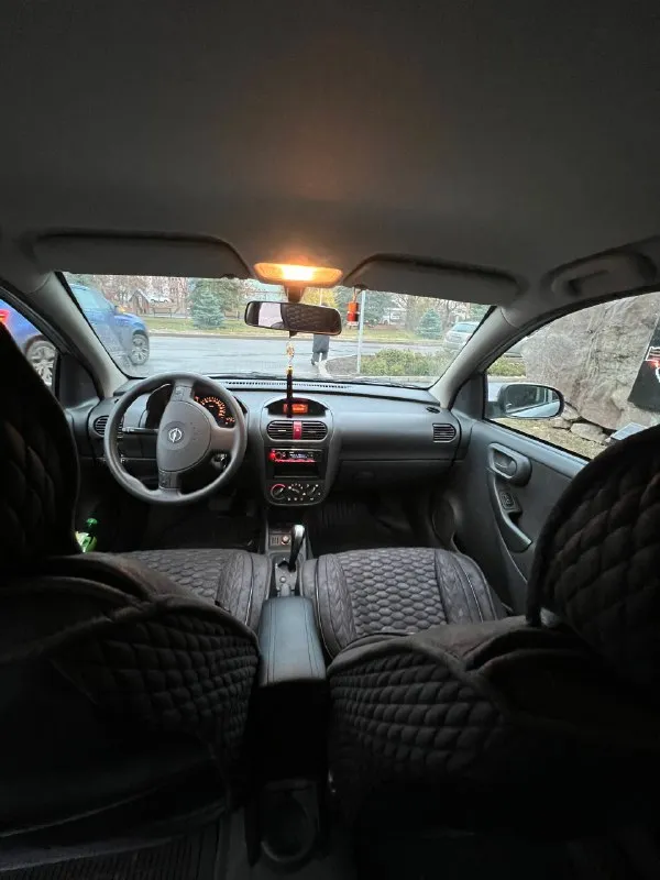 Отличный opel corsa 1.2 2006 года — надежный и экономичный городской автомобиль! продается проверенный временем автомобиль с простым и удобным двигателем объемом 1.2 литра, идеально подходит для ежедневных поездок и городских условий. машина в хорошем техническом состоянии, своевременно обслуживалась, есть все необходимые документы. основные характеристики: - год выпуска: 2006 - объем двигателя: 1.2 л, бензин - коробка передач:робот - пробег:114000км(растёт) плюсы: - экономичный расход топлива - просторный салон для своего класса - надежная и маневренная - регулярное обслуживание -цена:450.000₽ дополнительная информация: -идеальный вариант для начинающего водителя, компактный, простой и недорогой в обслуживании автомобиль - вложений не требует -два комплекта колес, зима, лето -вся в родном окрасе - в хорошем состоянии для своего возраста, всю жизнь в одной семье! готов на тест-драйв и осмотр, макеевка! звоните по телефону +79493419646 тг:, богдан 📞 звоните: +7(949)3419646 - фотография - 7