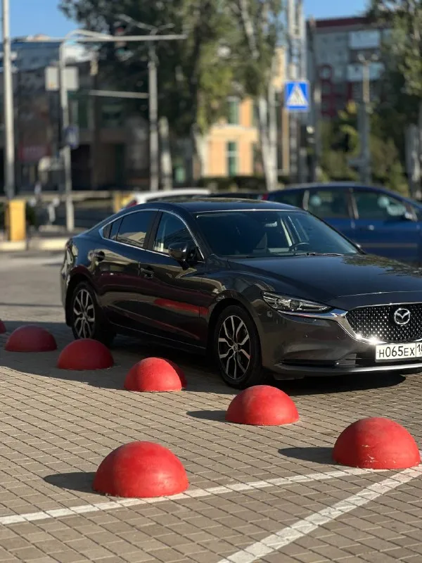 Продам личное авто mazda 6, at, 2.0, 78000 км пробега, в отличном состоянии и с гаражным хранением, двойные стекла, 2-х зонный климат-контроль, подогревы сидений, руля, зеркал, датчики дождя и света, круговые парктроники, камера заднего вида, зеркало с авто затемнением, carplay и android auto, второй комплект резины на дисках в подарок! цена: 3.000.000₽ +79494761470 - фотография - 2