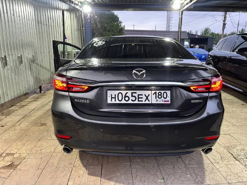 Продам личное авто mazda 6, at, 2.0, 78000 км пробега, в отличном состоянии и с гаражным хранением, двойные стекла, 2-х зонный климат-контроль, подогревы сидений, руля, зеркал, датчики дождя и света, круговые парктроники, камера заднего вида, зеркало с авто затемнением, carplay и android auto, второй комплект резины на дисках в подарок! цена: 3.000.000₽ +79494761470 - фотография - 5