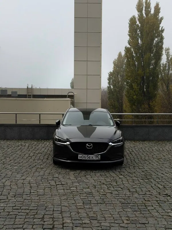 Продам личное авто mazda 6, at, 2.0, 78000 км пробега, в отличном состоянии и с гаражным хранением, двойные стекла, 2-х зонный климат-контроль, подогревы сидений, руля, зеркал, датчики дождя и света, круговые парктроники, камера заднего вида, зеркало с авто затемнением, carplay и android auto, второй комплект резины на дисках в подарок! цена: 3.000.000₽ +79494761470 - фотография - 6