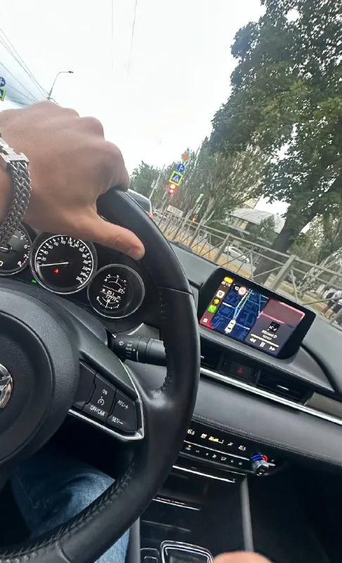 Продам личное авто mazda 6, at, 2.0, 78000 км пробега, в отличном состоянии и с гаражным хранением, двойные стекла, 2-х зонный климат-контроль, подогревы сидений, руля, зеркал, датчики дождя и света, круговые парктроники, камера заднего вида, зеркало с авто затемнением, carplay и android auto, второй комплект резины на дисках в подарок! цена: 3.000.000₽ +79494761470 - фотография - 7