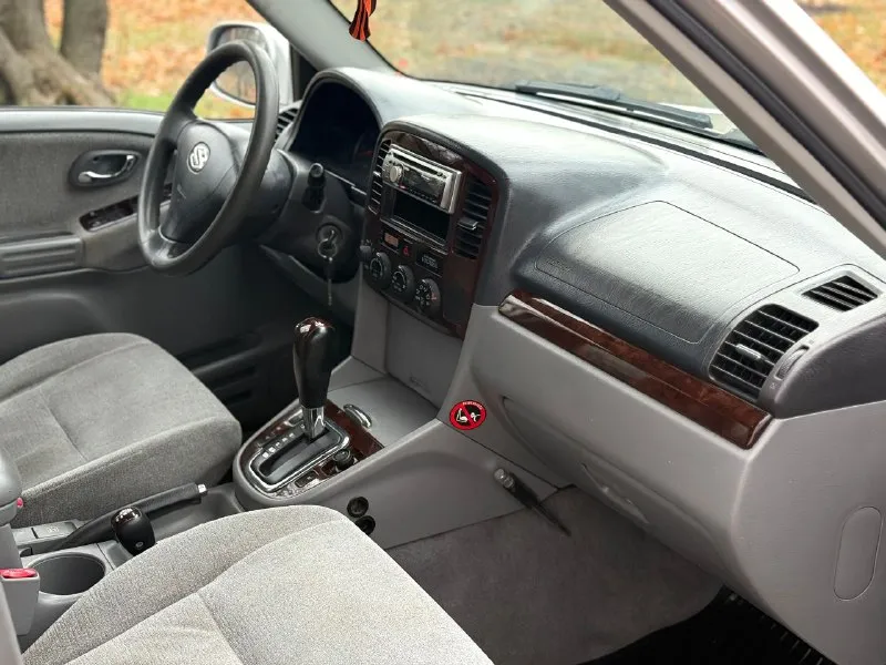 В продаже suzuki grand vitara xl7 (7-и местный) рамник. двигатель 2.7 литровый v6, надёжный и ресурсный, замена цепи произведена весной. в данный момент никакие вложения не требуются. автомат переключает без пинков и пробуксовок. практически весь в заводском окрасе (без дтп) находился весь период в одних руках. рама без изъянов, целая, номер читается отлично. уже на зимней резине “yokohama“ (летняя в комплекте) цена : 800,000 рублей. обмен не рассматриваю. территориально смотреть в г макеевка (р-н 3/5) контакты : +79494531233 - фотография - 8