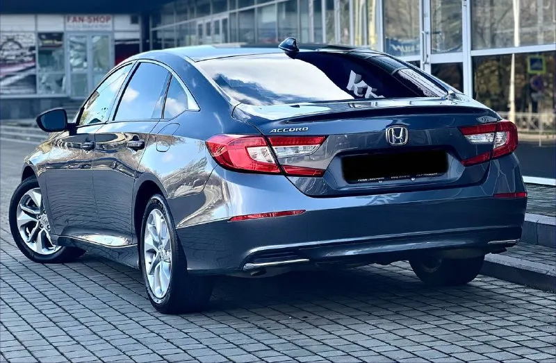 Продам honda accord lx год:2018 пробег:94.000 цена:1.750.000₽ торг у авто! номер:+79498543135 или +79495011956 на обоих номерах есть телеграмм! продаю свою шикарную honda аккорд с двигателем 1.5 турбо на автоматической коробки с 200 лошадиных сил, авто в идеальном состоянии как внешне так и технически, очень экономный но в тоже время и быстрый автомобиль который дарит море эмоций, и минимальный расход топлива, рулица авто очень плавно и отзывчиво, авто в хорошей комплектации:без ключевой доступ, кнопка старт стоп, слепые зоны, электра ручник, разделенный климата контроль, цифровая приборка, камера заднего вида, парктроники, удержание полосы, дистроник, авто пилот, большой монитор с поддержкой car play, bt, aux, полный мульти руль и многое другое, всего и не напишешь, больше информации по телефону. 📲 tg: @ninochka_ra 📞 звоните: +7(949)8543135 - фотография - 2
