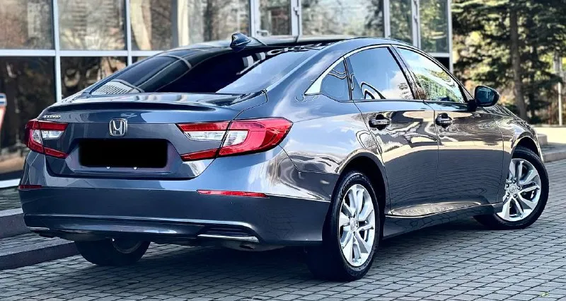 Продам honda accord lx год:2018 пробег:94.000 цена:1.750.000₽ торг у авто! номер:+79498543135 или +79495011956 на обоих номерах есть телеграмм! продаю свою шикарную honda аккорд с двигателем 1.5 турбо на автоматической коробки с 200 лошадиных сил, авто в идеальном состоянии как внешне так и технически, очень экономный но в тоже время и быстрый автомобиль который дарит море эмоций, и минимальный расход топлива, рулица авто очень плавно и отзывчиво, авто в хорошей комплектации:без ключевой доступ, кнопка старт стоп, слепые зоны, электра ручник, разделенный климата контроль, цифровая приборка, камера заднего вида, парктроники, удержание полосы, дистроник, авто пилот, большой монитор с поддержкой car play, bt, aux, полный мульти руль и многое другое, всего и не напишешь, больше информации по телефону. 📲 tg: @ninochka_ra 📞 звоните: +7(949)8543135 - фотография - 4