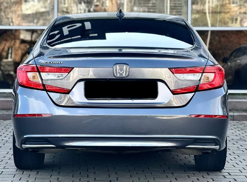 Продам honda accord lx год:2018 пробег:94.000 цена:1.750.000₽ торг у авто! номер:+79498543135 или +79495011956 на обоих номерах есть телеграмм! продаю свою шикарную honda аккорд с двигателем 1.5 турбо на автоматической коробки с 200 лошадиных сил, авто в идеальном состоянии как внешне так и технически, очень экономный но в тоже время и быстрый автомобиль который дарит море эмоций, и минимальный расход топлива, рулица авто очень плавно и отзывчиво, авто в хорошей комплектации:без ключевой доступ, кнопка старт стоп, слепые зоны, электра ручник, разделенный климата контроль, цифровая приборка, камера заднего вида, парктроники, удержание полосы, дистроник, авто пилот, большой монитор с поддержкой car play, bt, aux, полный мульти руль и многое другое, всего и не напишешь, больше информации по телефону. 📲 tg: @ninochka_ra 📞 звоните: +7(949)8543135 - фотография - 6