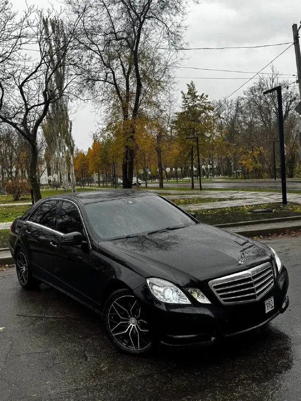 В продаж красивый и в тоже время строгий mercedes benz e-class w212, 2012 года выпуска с родным проб... - фотография