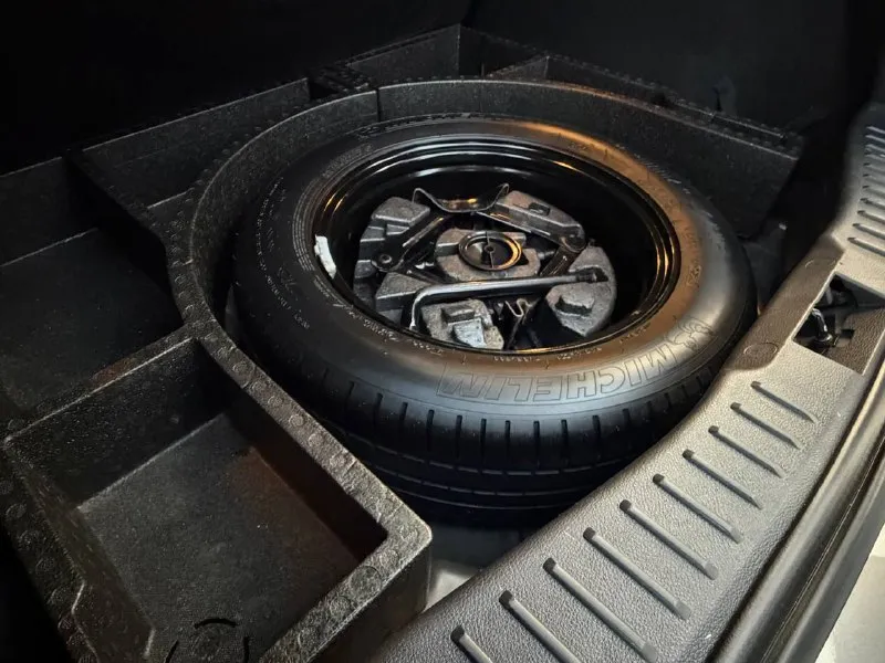 Продам ford focus 3, года выпуска 2014 объём двигателя 1.6 125 л. с, коробка автомат, родной пробег 195.000км, авто без дтп, в родном окрасе, автотека✅ цена 800.000р комплектация: климат контроль, круиз контроль, складывание зеркал, мультируль, 4-эл стеклоподъёмника, подогрев передних сидений, электро привод зеркал, обогрев зеркал, датчик света и дождя, бортовой компьютер, линзованая оптика, противотуманные фары, обогрев лобового, обогрев заднего стекла, мультимедиа парктроники, и много прочего для комфортного вождения, автомобиль всегда обслуживался по регламенту, технический без вложений! кузов без нюансов от слова совсем! цена 800.000 номер телефона +7(949)564-47-36 +79496209974 г. донецк - фотография - 10