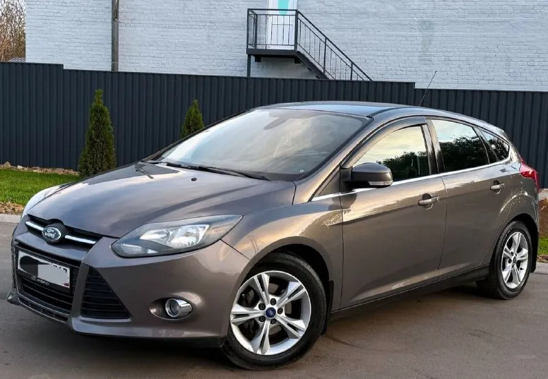 Продам ford focus 3, года выпуска 2014 объём двигателя 1.6 125 л. с, коробка автомат, родной пробег 195.000км, авто без дтп, в родном окрасе, автотека✅ цена 800.000р комплектация: климат контроль, круиз контроль, складывание зеркал, мультируль, 4-эл стеклоподъёмника, подогрев передних сидений, электро привод зеркал, обогрев зеркал, датчик света и дождя, бортовой компьютер, линзованая оптика, противотуманные фары, обогрев лобового, обогрев заднего стекла, мультимедиа парктроники, и много прочего для комфортного вождения, автомобиль всегда обслуживался по регламенту, технический без вложений! кузов без нюансов от слова совсем! цена 800.000 номер телефона +7(949)564-47-36 +79496209974 г. донецк - фотография - 2
