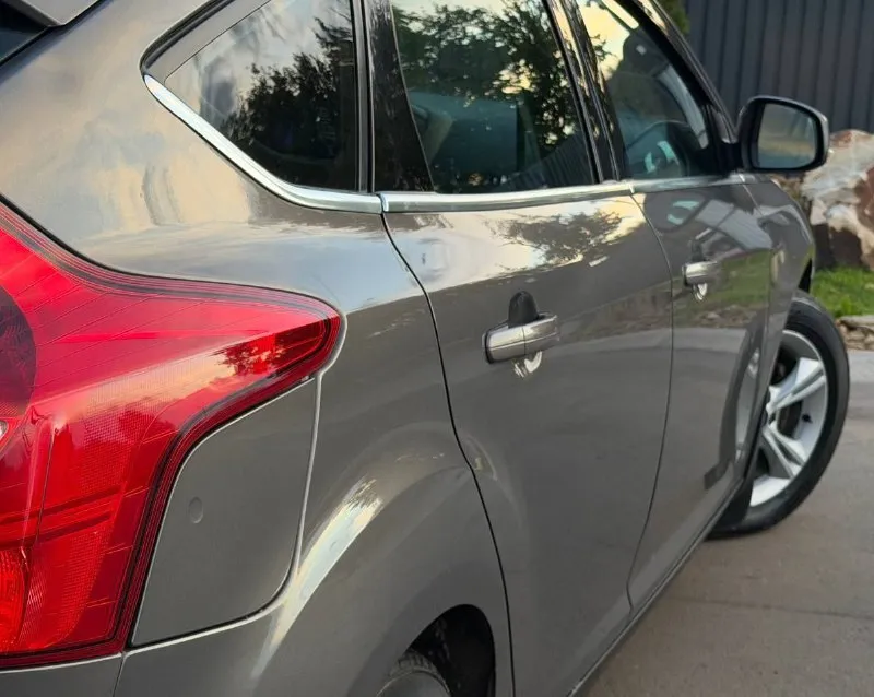 Продам ford focus 3, года выпуска 2014 объём двигателя 1.6 125 л. с, коробка автомат, родной пробег 195.000км, авто без дтп, в родном окрасе, автотека✅ цена 800.000р комплектация: климат контроль, круиз контроль, складывание зеркал, мультируль, 4-эл стеклоподъёмника, подогрев передних сидений, электро привод зеркал, обогрев зеркал, датчик света и дождя, бортовой компьютер, линзованая оптика, противотуманные фары, обогрев лобового, обогрев заднего стекла, мультимедиа парктроники, и много прочего для комфортного вождения, автомобиль всегда обслуживался по регламенту, технический без вложений! кузов без нюансов от слова совсем! цена 800.000 номер телефона +7(949)564-47-36 +79496209974 г. донецк - фотография - 5