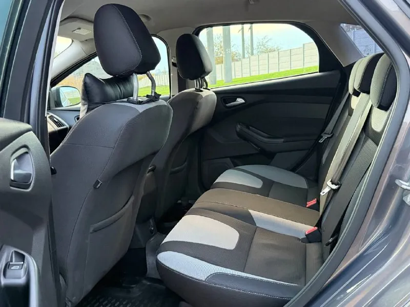 Продам ford focus 3, года выпуска 2014 объём двигателя 1.6 125 л. с, коробка автомат, родной пробег 195.000км, авто без дтп, в родном окрасе, автотека✅ цена 800.000р комплектация: климат контроль, круиз контроль, складывание зеркал, мультируль, 4-эл стеклоподъёмника, подогрев передних сидений, электро привод зеркал, обогрев зеркал, датчик света и дождя, бортовой компьютер, линзованая оптика, противотуманные фары, обогрев лобового, обогрев заднего стекла, мультимедиа парктроники, и много прочего для комфортного вождения, автомобиль всегда обслуживался по регламенту, технический без вложений! кузов без нюансов от слова совсем! цена 800.000 номер телефона +7(949)564-47-36 +79496209974 г. донецк - фотография - 8