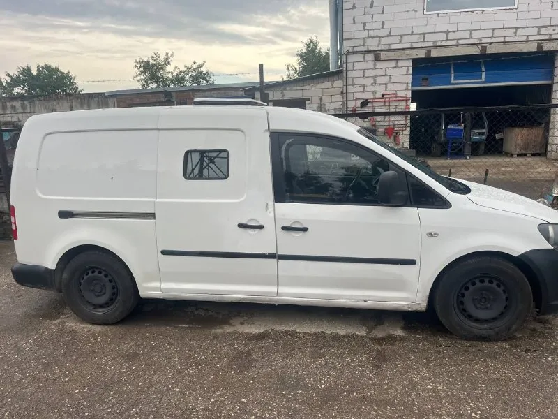 Продаётся специализированный, бронированный автомобиль volkswagen caddy 2.0 tdi 2012 год. пробег 300000км. цена 750000.торг уместен. г. макеевка. по документам все ровно, ставится/снимается с учёта без проблем. все интересующие вопросы по телефону +79493091660 николай. 📲 tg: николай донецкий 📞 звоните: +7(949)3091660 - фотография - 1