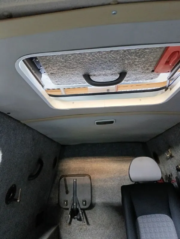 Продаётся специализированный, бронированный автомобиль volkswagen caddy 2.0 tdi 2012 год. пробег 300000км. цена 750000.торг уместен. г. макеевка. по документам все ровно, ставится/снимается с учёта без проблем. все интересующие вопросы по телефону +79493091660 николай. 📲 tg: николай донецкий 📞 звоните: +7(949)3091660 - фотография - 5