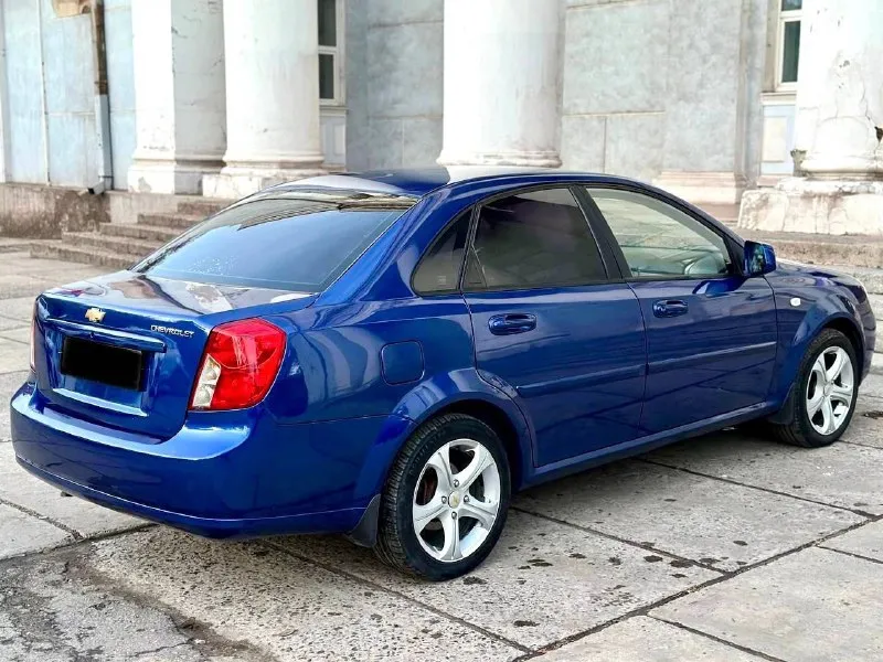 Продам chevrolet lacetti 2012г выпуска, корейская сборки обьем двигателя 1.6 168000т пробега, коробка механика 5ст автомобиль в родном окрасе, двигатель работает идеально, ходовая часть без единого вложения,1000км назад установил новый грм с помпой, салон в идеальном состоянии, богатая комплектация: -4 эл. стеклоподъемника -подогрев сидений -эл. регулировка зеркал -подогрев зеркал и заднего стекла -кондиционер -abs -дисковые тормоза -диски r16 -центральный замок -сигнализация с автозапуском -свет led -два ключа -газовое оборудование авто без единого рыжика, вся обслужена, без вложений, с документами полный порядок, любой вид переоформление, более детальней по тел: +7 (959) 244-26-07 whatsapp, telegram: +7 (960) 452-09-40 г. алчевск цена:695.000₽ 📞 звоните: +7(959)2442607 - фотография - 4