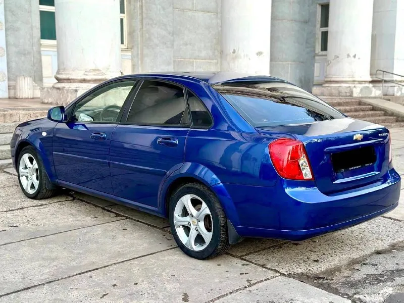 Продам chevrolet lacetti 2012г выпуска, корейская сборки обьем двигателя 1.6 168000т пробега, коробка механика 5ст автомобиль в родном окрасе, двигатель работает идеально, ходовая часть без единого вложения,1000км назад установил новый грм с помпой, салон в идеальном состоянии, богатая комплектация: -4 эл. стеклоподъемника -подогрев сидений -эл. регулировка зеркал -подогрев зеркал и заднего стекла -кондиционер -abs -дисковые тормоза -диски r16 -центральный замок -сигнализация с автозапуском -свет led -два ключа -газовое оборудование авто без единого рыжика, вся обслужена, без вложений, с документами полный порядок, любой вид переоформление, более детальней по тел: +7 (959) 244-26-07 whatsapp, telegram: +7 (960) 452-09-40 г. алчевск цена:695.000₽ 📞 звоните: +7(959)2442607 - фотография - 5