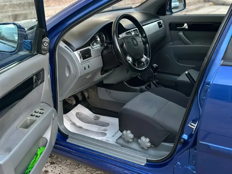 Продам chevrolet lacetti 2012г выпуска, корейская сборки обьем двигателя 1.6 168000т пробега, коробка механика 5ст автомобиль в родном окрасе, двигатель работает идеально, ходовая часть без единого вложения,1000км назад установил новый грм с помпой, салон в идеальном состоянии, богатая комплектация: -4 эл. стеклоподъемника -подогрев сидений -эл. регулировка зеркал -подогрев зеркал и заднего стекла -кондиционер -abs -дисковые тормоза -диски r16 -центральный замок -сигнализация с автозапуском -свет led -два ключа -газовое оборудование авто без единого рыжика, вся обслужена, без вложений, с документами полный порядок, любой вид переоформление, более детальней по тел: +7 (959) 244-26-07 whatsapp, telegram: +7 (960) 452-09-40 г. алчевск цена:695.000₽ 📞 звоните: +7(959)2442607 - фотография - 6