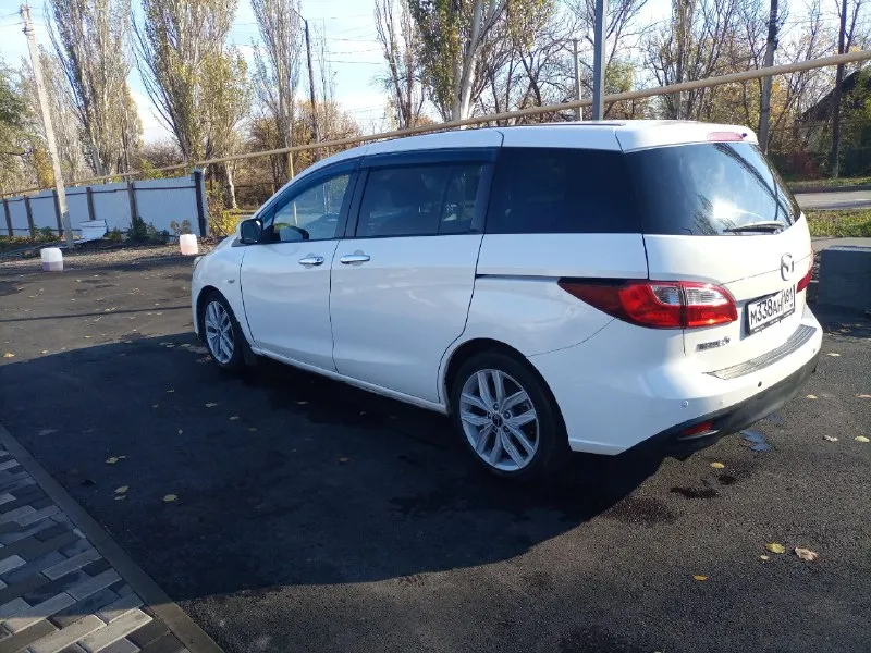 Продам 7-ми местный минивэн мазда-5, 2.0 бензин,2011г. в. пробег 236 000км. цена 1,2млн, торг около авто. машина покупалась в салоне луганска(при украине), всю жизнь была в одних руках, в птс один собственник. даигатель цепной, работает отлично, масло не ест и не дымит, работает отлично без пинков, пробуксовок(фильтр и масло новое), в двигателе масло также новое. ходовая в полном порядке. комплектация:климатконтроль, abs, esp, airbag, гур, подогрев передних седений(работает), омыватель фар, датчики дпвления шин, линзованый свет(светит очень хорошо), птф, чехлы из экокожи, красивые модельные коврики+комплект летних ковриков, легкосплавные диски r17,установлена андроид магнитола+камера заднего вида+передняя камера+задний парктроник, сигнализация с обратной связью+автозапуск. отличная, комфортная машина. вопросы по телефону +79590057091 или +79591719008 смотреть в г. брянка, лнр 📞 звоните: +7(959)0057091 - фотография - 4