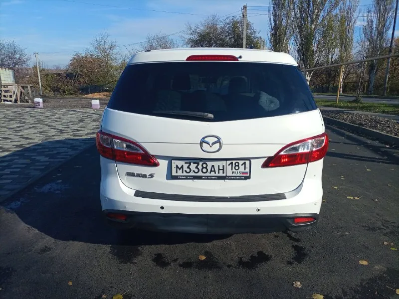 Продам 7-ми местный минивэн мазда-5, 2.0 бензин,2011г. в. пробег 236 000км. цена 1,2млн, торг около авто. машина покупалась в салоне луганска(при украине), всю жизнь была в одних руках, в птс один собственник. даигатель цепной, работает отлично, масло не ест и не дымит, работает отлично без пинков, пробуксовок(фильтр и масло новое), в двигателе масло также новое. ходовая в полном порядке. комплектация:климатконтроль, abs, esp, airbag, гур, подогрев передних седений(работает), омыватель фар, датчики дпвления шин, линзованый свет(светит очень хорошо), птф, чехлы из экокожи, красивые модельные коврики+комплект летних ковриков, легкосплавные диски r17,установлена андроид магнитола+камера заднего вида+передняя камера+задний парктроник, сигнализация с обратной связью+автозапуск. отличная, комфортная машина. вопросы по телефону +79590057091 или +79591719008 смотреть в г. брянка, лнр 📞 звоните: +7(959)0057091 - фотография - 5