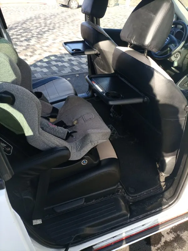 Продам 7-ми местный минивэн мазда-5, 2.0 бензин,2011г. в. пробег 236 000км. цена 1,2млн, торг около авто. машина покупалась в салоне луганска(при украине), всю жизнь была в одних руках, в птс один собственник. даигатель цепной, работает отлично, масло не ест и не дымит, работает отлично без пинков, пробуксовок(фильтр и масло новое), в двигателе масло также новое. ходовая в полном порядке. комплектация:климатконтроль, abs, esp, airbag, гур, подогрев передних седений(работает), омыватель фар, датчики дпвления шин, линзованый свет(светит очень хорошо), птф, чехлы из экокожи, красивые модельные коврики+комплект летних ковриков, легкосплавные диски r17,установлена андроид магнитола+камера заднего вида+передняя камера+задний парктроник, сигнализация с обратной связью+автозапуск. отличная, комфортная машина. вопросы по телефону +79590057091 или +79591719008 смотреть в г. брянка, лнр 📞 звоните: +7(959)0057091 - фотография - 9