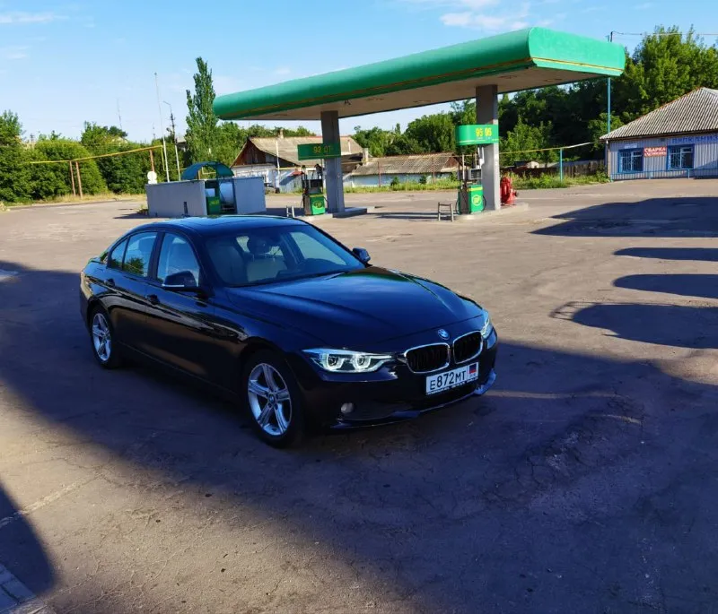Bmw 320i f30 2.0 мотор, 2015 год, пробег 195 тыс км. двухзонный климат, кожа, камера, парктроники, электрорегулировка и память сидений, мультируль, люк. автомобиль обслужен, вложений не требует. 2 комплекта резины. цена 1750000 р все вопросы по телефону +7 949 308-46-24 📲 tg: @nicklev22 📞 звоните: +7(949)3084624 - фотография - 3