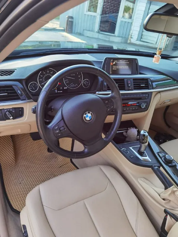 Bmw 320i f30 2.0 мотор, 2015 год, пробег 195 тыс км. двухзонный климат, кожа, камера, парктроники, электрорегулировка и память сидений, мультируль, люк. автомобиль обслужен, вложений не требует. 2 комплекта резины. цена 1750000 р все вопросы по телефону +7 949 308-46-24 📲 tg: @nicklev22 📞 звоните: +7(949)3084624 - фотография - 5