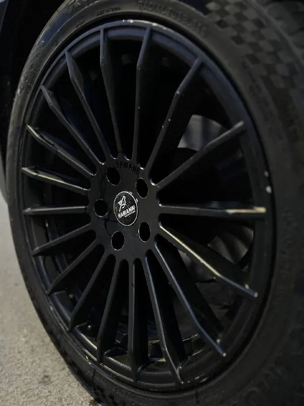 Bmw x6 4.4at 2010г пробег 236 000км легенда баварского автопрома. в оригинальном обвесе hamann. сочетание атмосферного v8 с автоматической 8 ступенчатой коробкой, на полном приводе никого не оставит равнодушным !! в музейном состоянии! кристально зеленая автотека, без дтп и окрасов! полностью обслужена. покрыта дорогой керамикой и антидождем. юридически все чисто и прозрачно, без залогов, без ограничений, без штрафов. стоит на учете! любые проверки. для ценителей! климат-контроль двухзонный, салон кожа, кожаный руль, обогрев передних, задних сидений, зеркал, электропривод передних сидений, зеркал. цена: 2 200 000р торг, обмен на бмв. звонить сюда - +7 928 758-41-41 📲 tg: 📞 звоните: +7(928)7584141 - фотография - 5