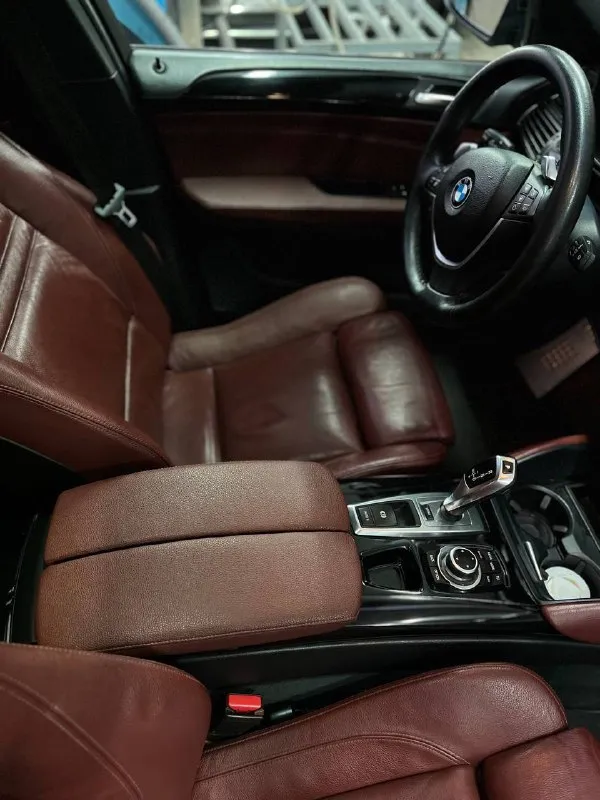 Bmw x6 4.4at 2010г пробег 236 000км легенда баварского автопрома. в оригинальном обвесе hamann. сочетание атмосферного v8 с автоматической 8 ступенчатой коробкой, на полном приводе никого не оставит равнодушным !! в музейном состоянии! кристально зеленая автотека, без дтп и окрасов! полностью обслужена. покрыта дорогой керамикой и антидождем. юридически все чисто и прозрачно, без залогов, без ограничений, без штрафов. стоит на учете! любые проверки. для ценителей! климат-контроль двухзонный, салон кожа, кожаный руль, обогрев передних, задних сидений, зеркал, электропривод передних сидений, зеркал. цена: 2 200 000р торг, обмен на бмв. звонить сюда - +7 928 758-41-41 📲 tg: 📞 звоните: +7(928)7584141 - фотография - 8