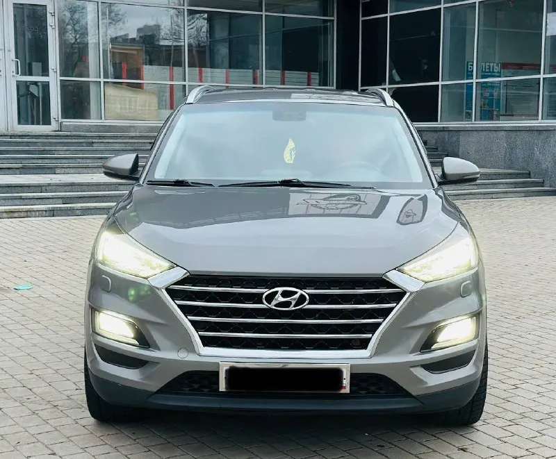 Hyundai tucson официал рестайлинг !!! 2019г бензин 2.0 автомат автомобиль в хорошем состоянии вложений не требует! есть все для комфортного вождение! без ключевой доступ, старт/стоп, carplay, климат/контроль, круиз/контроль, парктроник, мульти руль, камера заднего вида, подогрев руля, подогрев сидений, и многое другое… с документами полный порядок!!!! переоформление в мрэо! цена 1,985₽ все вопросы по тел:+79495722131 📲 tg: дмитрий 📞 звоните: +7(949)5722131 - фотография - 1